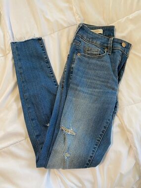 Universal Thread Blue Distressed Skinny Jeans